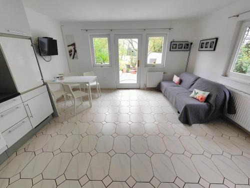 Hutteldorf Apartment | Romantic apartment with big terrace and garden view