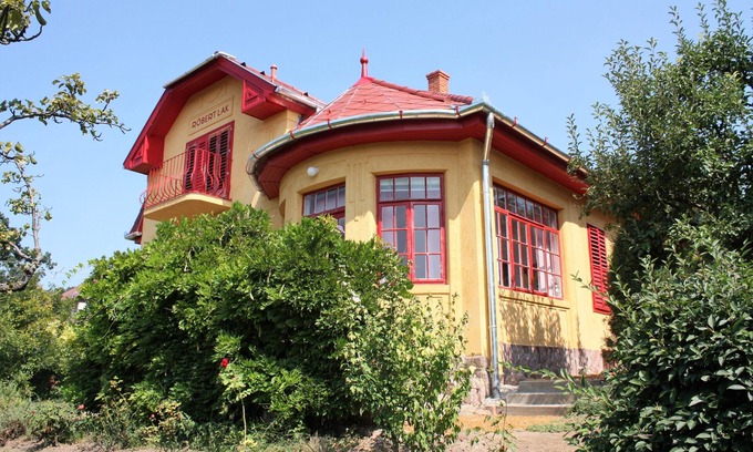 Fonyod House | Romantic Art Nouveau villa on Lake Balaton, well-kept garden, with lake view
