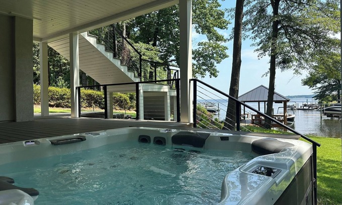 Lexington House | Romantic bungalow on Lake Murray w/cold plunge/hot tub/sauna, gym & dock gazebo