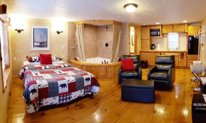 Rockaway Beach House | Romantic Cabin at the Lake - Campfire - Marina