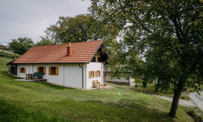 Strem House | Romantic cellar in the middle of the countryside