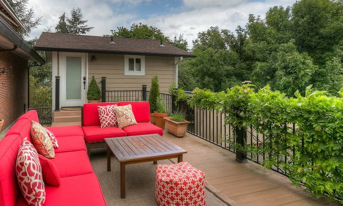 Marion County Cottage | Romantic cottage with tranquil outdoor space in Willamette Valley Wine Country