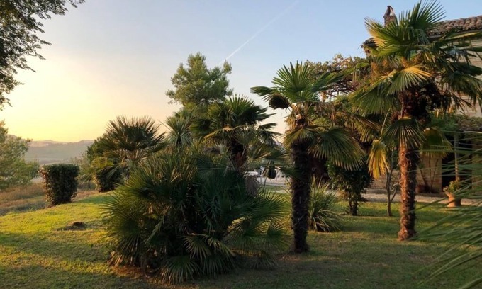 Montottone House | Romantic Farmhouse with pool and great garden, 30 minutes to the beach.