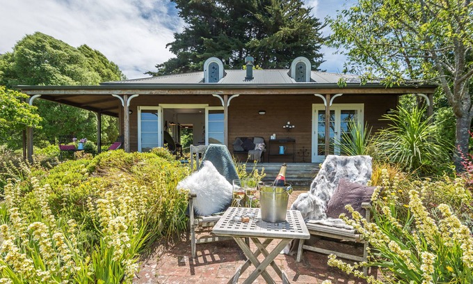 Wainui House | Romantic Getaway on Stunning Farmland - pet friendly