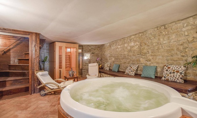 Comano House | Romantic home in Comano (MS) with sauna