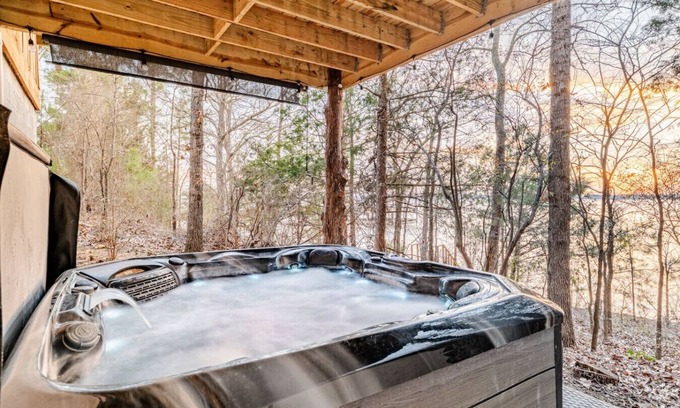 Flint Cabin | Romantic Lakefront Cabin 1BR Pvt Hot Tub & Dock