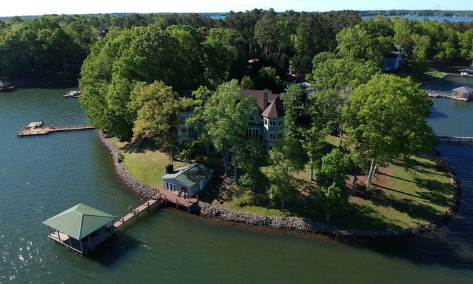 Mayhew House | Romantic Lakefront Suite with Great Views
