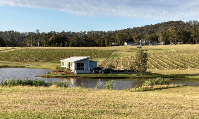 Lovedale House | Romantic lakehouse set in a private vineyard in the Hunter Valley