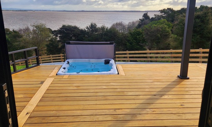 Waerenga Cabin | Romantic lakeside Cabin. 1 Hour ex Auckland CBD