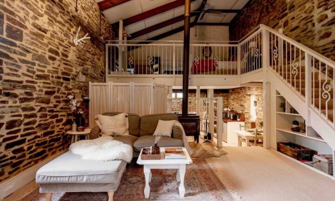 Talunga House | Romantic Loft Stays - Adelaide Hills - Randell's Mill - Wineries