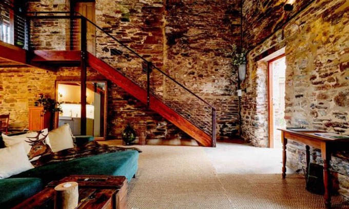 Talunga House | Romantic Loft Stays - Adelaide Hills - Randell's Mill - Tuscan Rustic