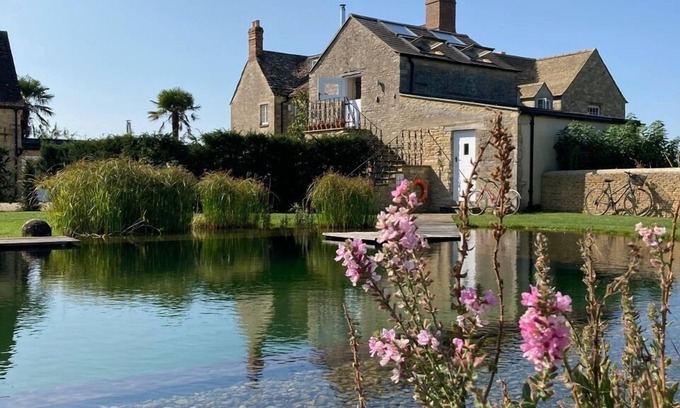 Witney Apartment | Romantic, quirky farm loft conversion with beautiful natural swimming pool