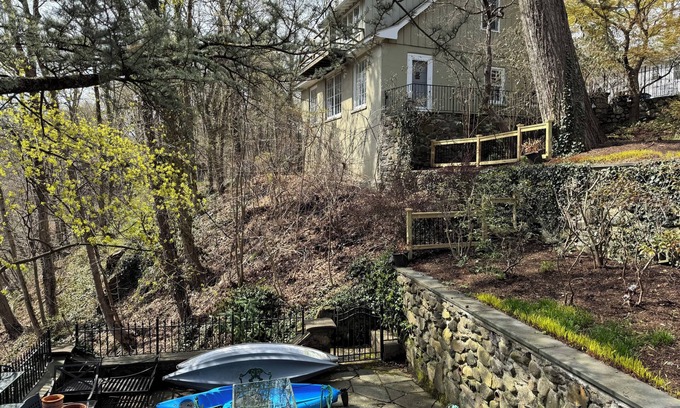Croton-on-Hudson Cottage | Romantic retreat with stunning views of Croton River Gorge, a birder haven