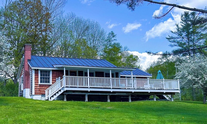 South Royalton Cabin | Romantic Retreat secluded in Vermont with WiFi and AC included