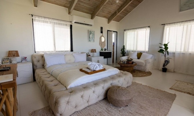 Tibbett's Turn Villa | Romantic sea view 😍 villa/with outdoor tub & shower