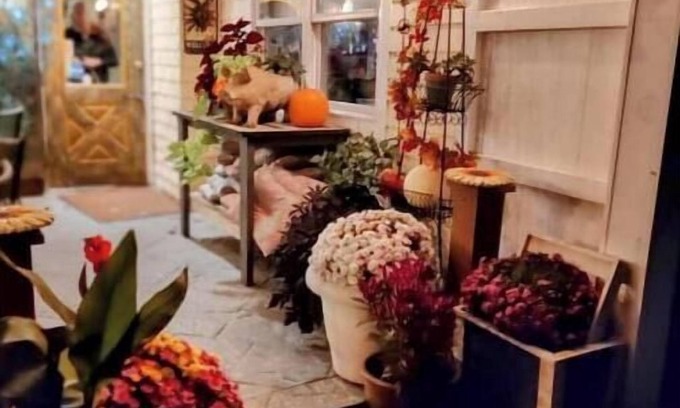 Westtown Apartment | Romantic spot above restaurant., ideal for the gourmet