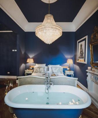Careggi Rifredi Apartment | Romantic Suite