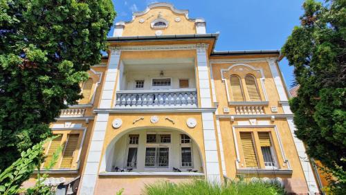 Papa Apartment | Romantic Villa - Pápa