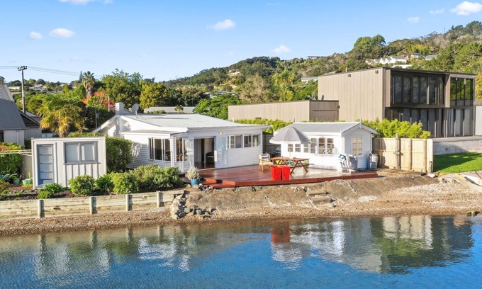 Russell Cottage | Romantic Waterfront - Russell - Fantastic Location