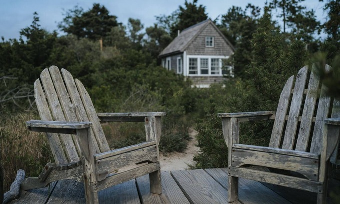 North Truro Cottage | Romantic Waterfront Artist Cottage