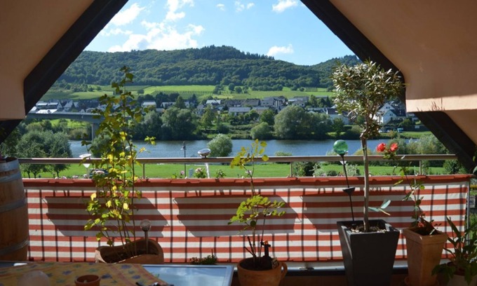Kinheim House | Romantic winegrower's house with Moselle view/sole use