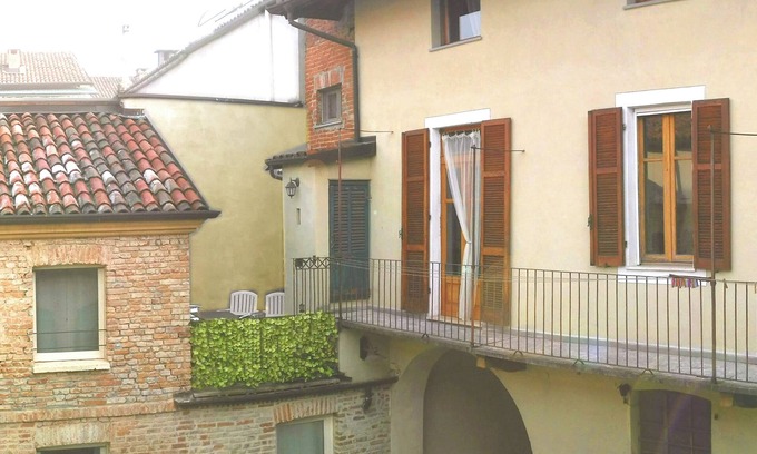 Asti Apartment | romantique self contained apartment in Asti's medieval town center for couples