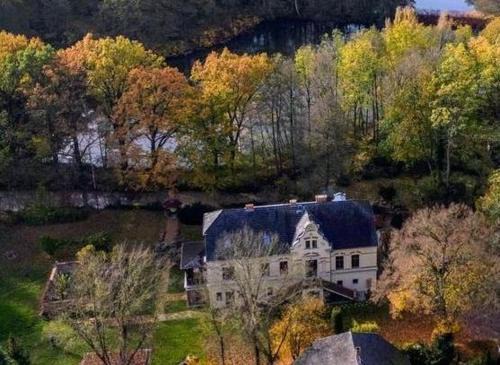 Laasow House | Romantische Ferienwohnung im Herrenhaus Wüstenhain Spreewald