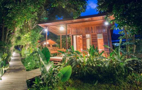 Uthai Thani House | Romyen House