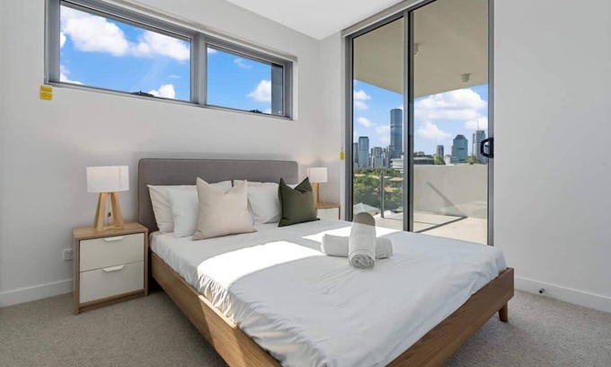 Kangaroo Point Apartment | RooCrest | New Apt w/Kitchen, Netflix & Disney+
