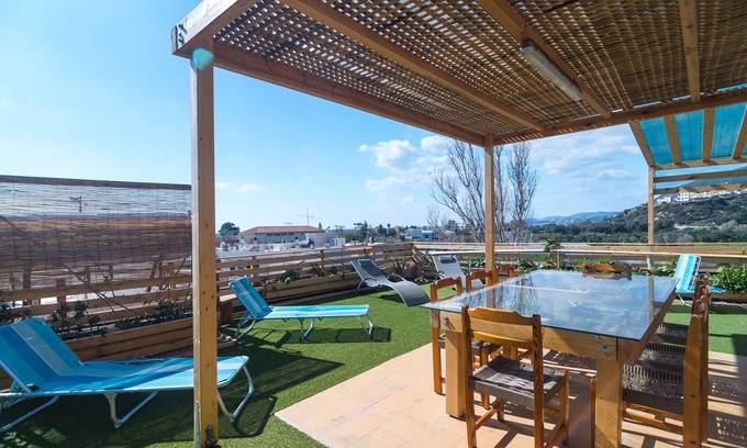 Palaiochora Condo | Roofgarden home w jacuzzi