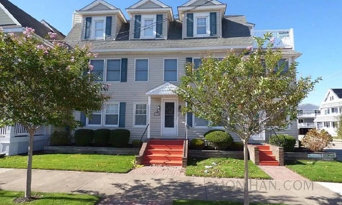 North End House | Roofline Ocean View - Steps to beach and boardwalk!