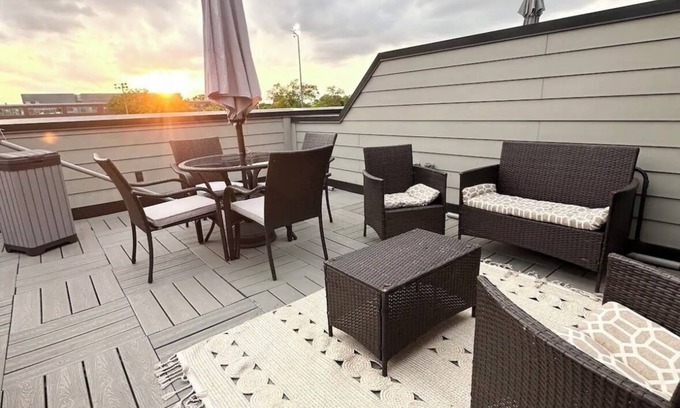 Southeast House | Rooftop beauty in Capitol Hill-Private parking