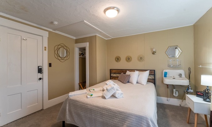 Weirs Beach House | Room 11 (3rd Floor Shared Bathroom)