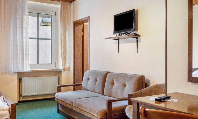 Lehrberg Apartment | Room 2 - Double room with Wi-Fi