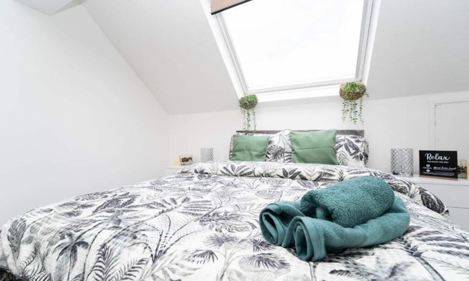Iver House | Room 5 - Double Bedroom with Sofa and additional Single bed - Loft Room
