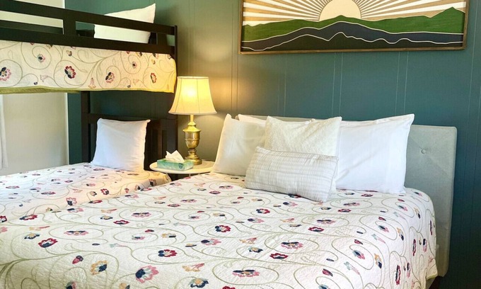 Manchester Center Hotel | Room 7 - family room sleeps 4