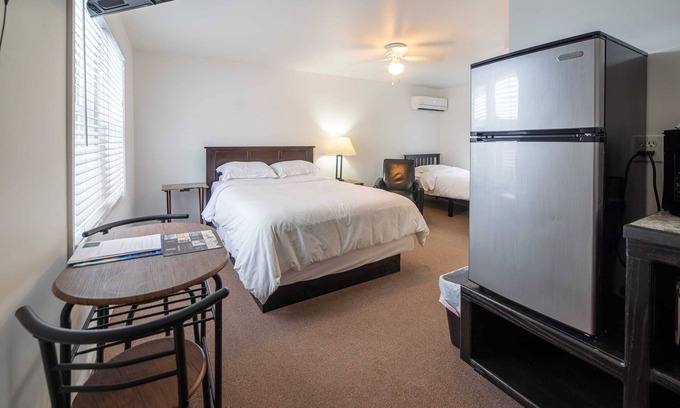 Indian River House | Room 8 at Inland Lakes Motel, Indian River, MI