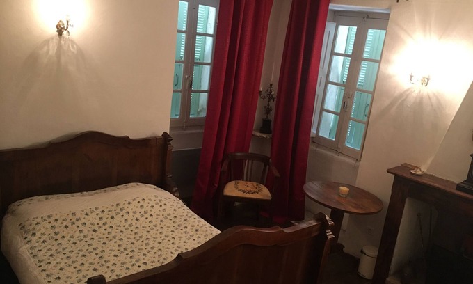 Pietra-di-Verde House | Room at Casa De Giovanni in Pietra Di Verde