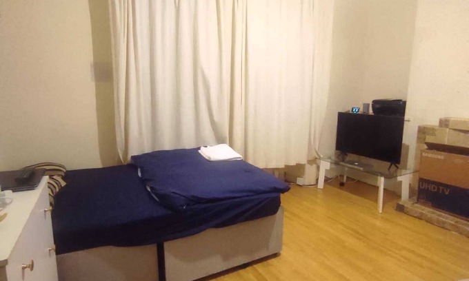 Adamsdown House | Room Available in shared house 5 minute walk from town