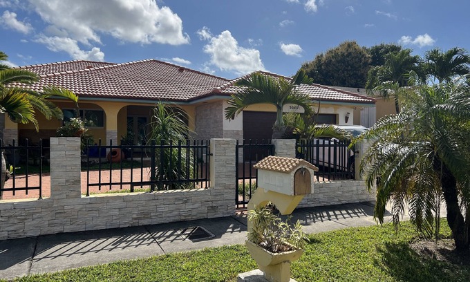 West Little Havana House | Room Cozy 2.