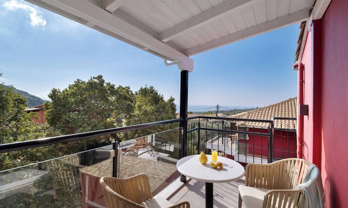Anthousa Apartment | Room 'Deluxe Loft - D' with Shared Terrace, Wi-Fi and Air Conditioning