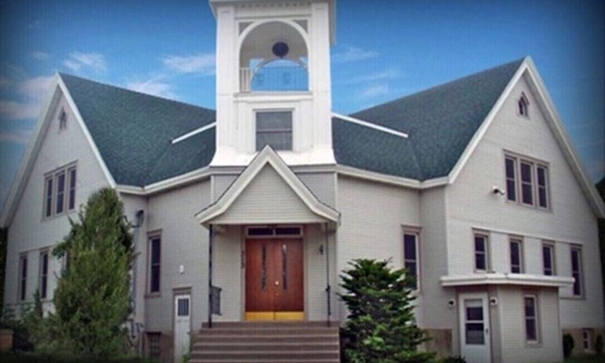 St. Clair House | Room For Everyone! Book The Incredible Belltower Suites, Sleeps 16!