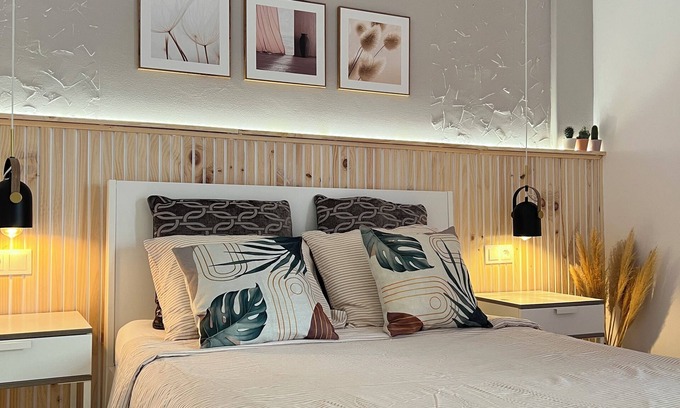 Reboleira Apartment | Room in apartment shared with other guests