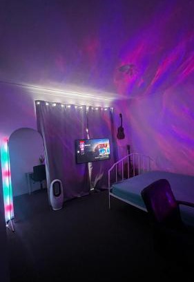 Manor Lakes House | Room in Melbourne City Manor Lakes