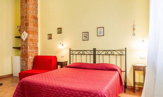 Castiglione della Pescaia Apartment | Room 'La Mangiatoia' with Shared Terrace, Shared Garden and Wi-Fi