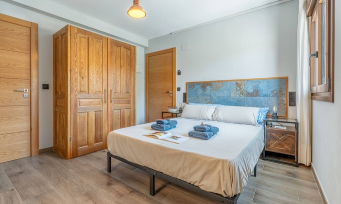 Murchas Apartment | Room 'La Boheme 3' with Mountain View, Wi-Fi and Air Conditioning