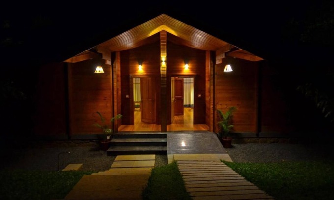 Vazhavatta House | Room-lakerose Wayanad Resort - Water Fro
