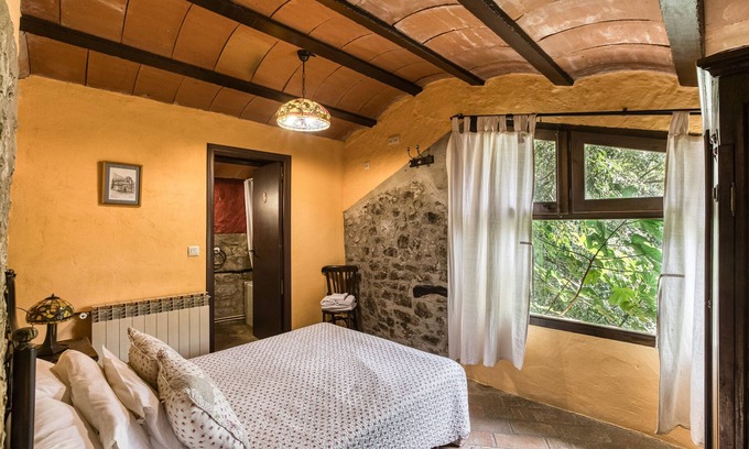 Montagut Apartment | Room 'Lledoner' with Mountain View, Shared Pool and Shared Terrace