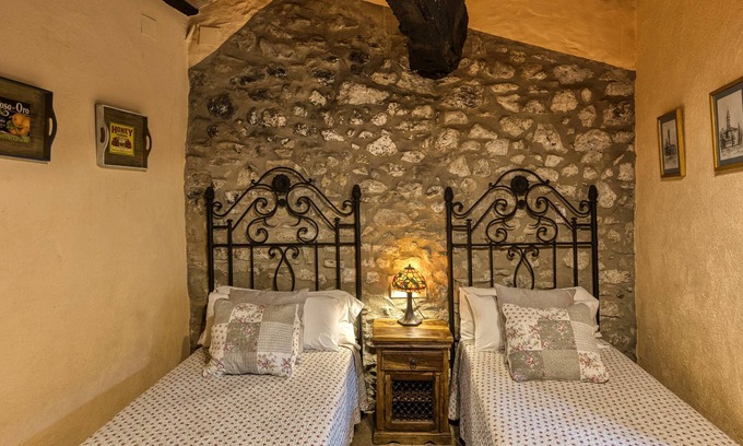 Montagut Apartment | Room 'Monastrell' with Mountain View, Shared Pool and Shared Terrace