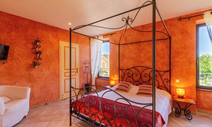 Proissans Bed & Breakfast | Room Myriam – Oriental Charm and Comfort – Shared Pool